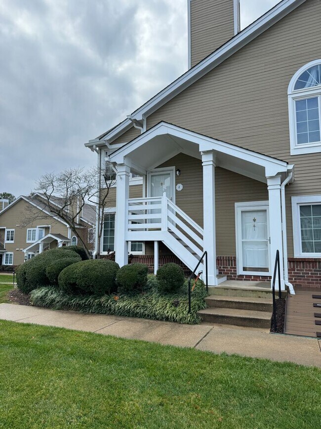 Building Photo - Stunning 2 bedroom 2 bath condo in the Hea...