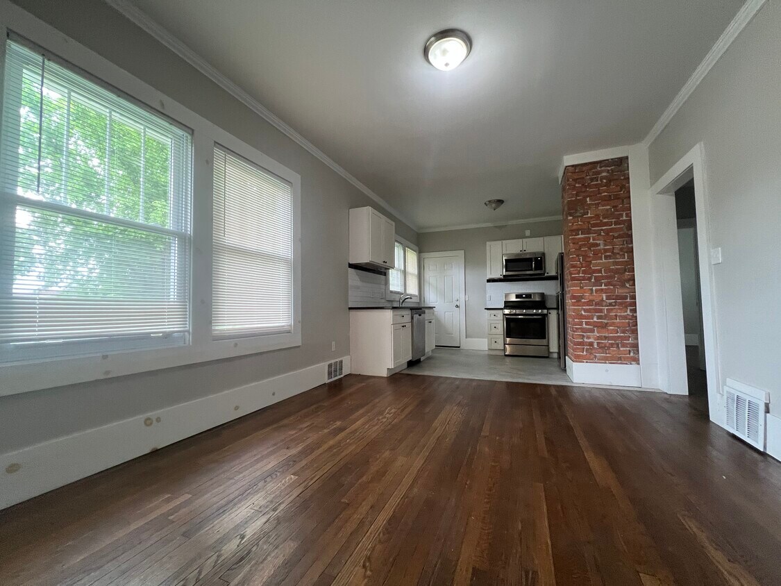 Foto principal - 7426 Dunedin St