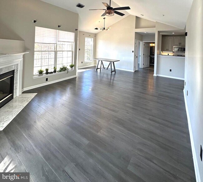 25272 Riffleford Square Unit 304, Chantilly, VA 20152 Room for Rent