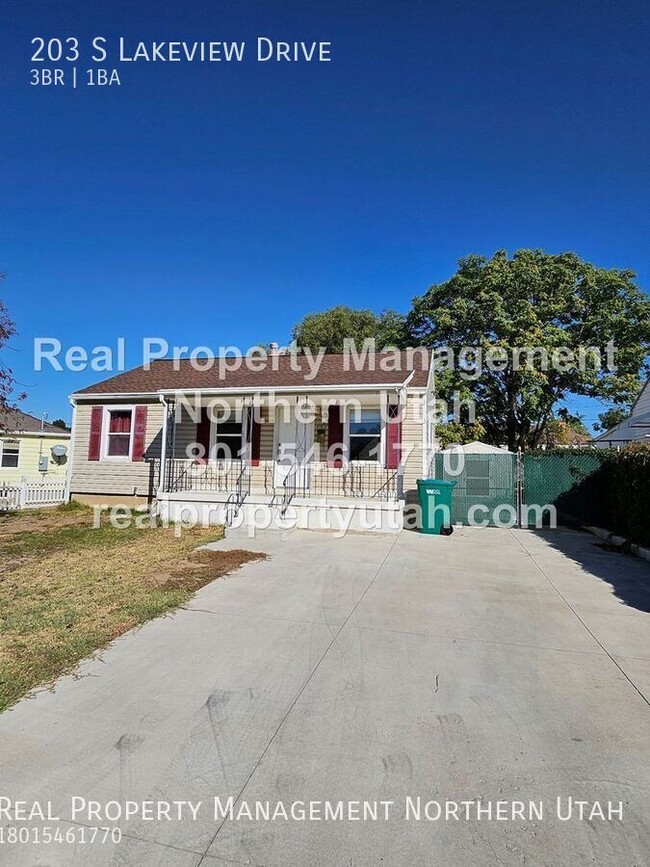 Building Photo - Darling 3 Bedroom Home in Clearfield