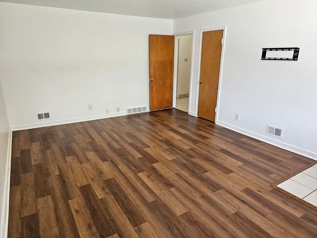 Foto del edificio - 1300 E Duplex