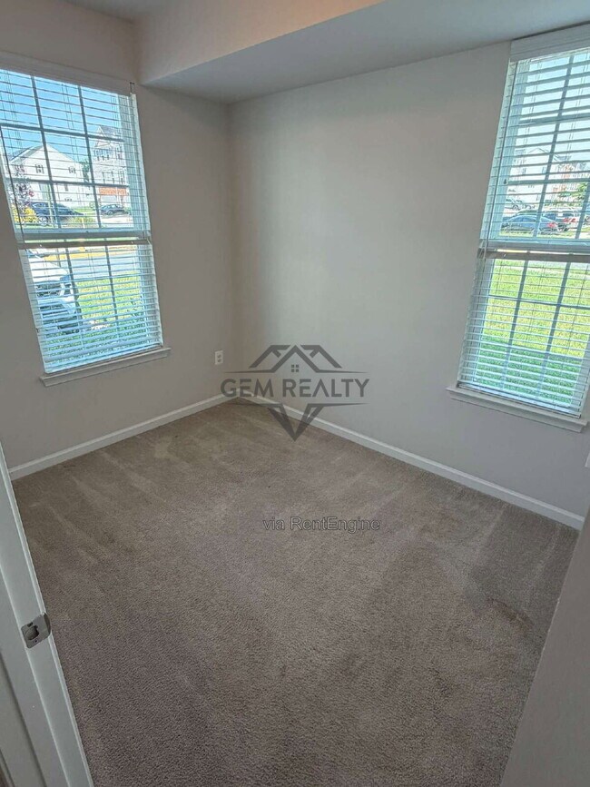 Building Photo - 501 Rolling Valley Dr
