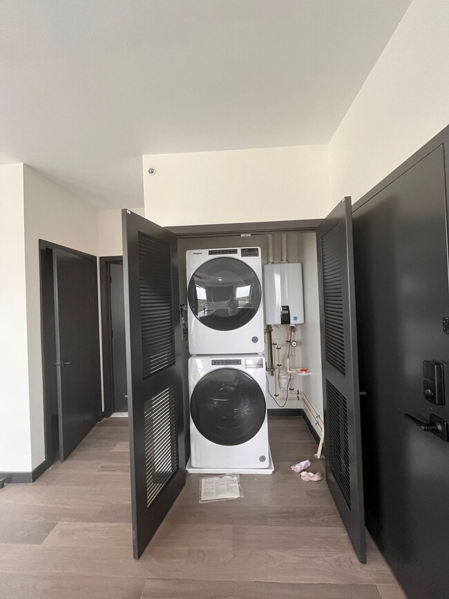 Foto del edificio - 130 Mallory Ave