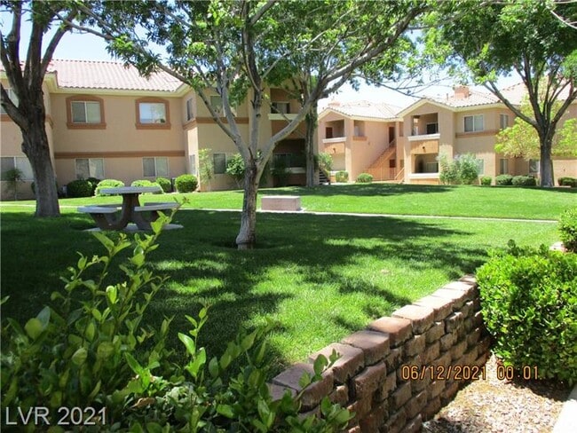 Open common area - 1050 E Cactus Ave