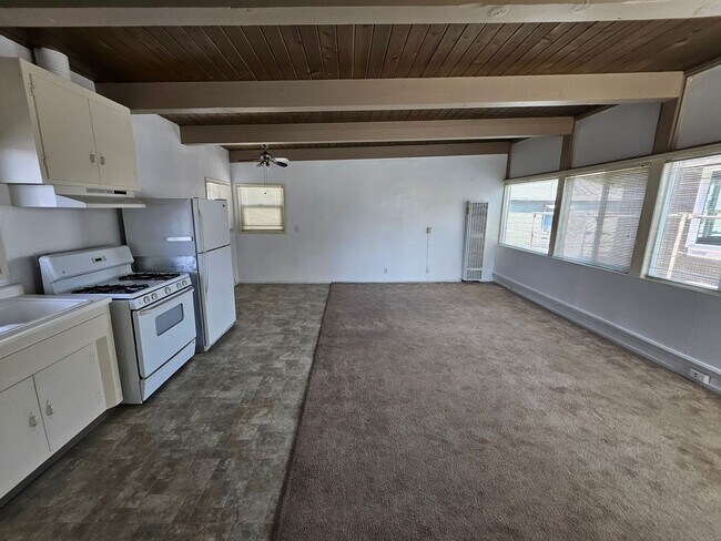 Foto del edificio - Spacious Upstairs Apartment in Prime Burba...