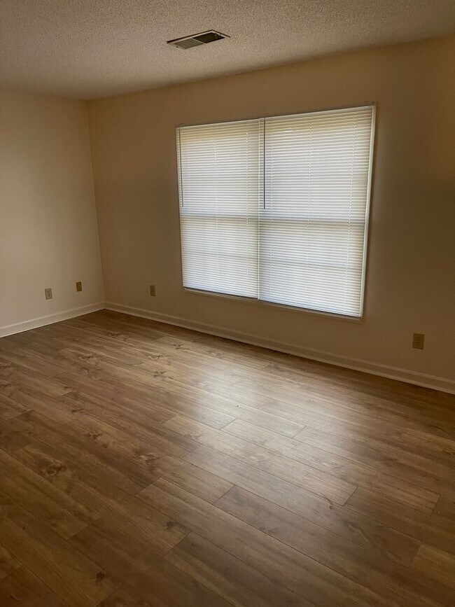 Foto del edificio - 3 Bedroom / 2 Bath Apt  Kingsport TN