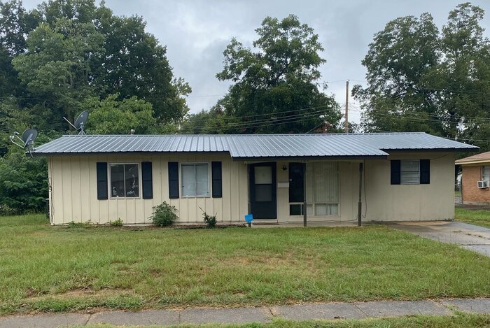 Primary Photo - 1104 Berkshire Dr