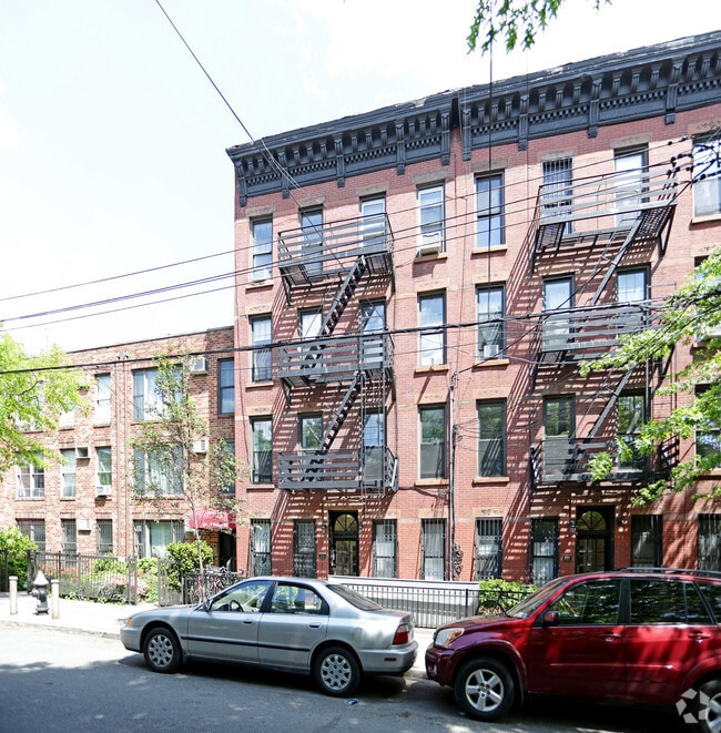 Building Photo - 533 Clinton St