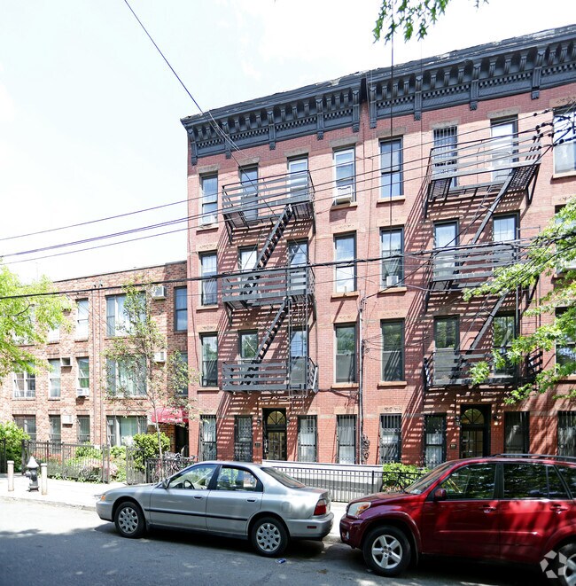 Foto del edificio - 533 Clinton St
