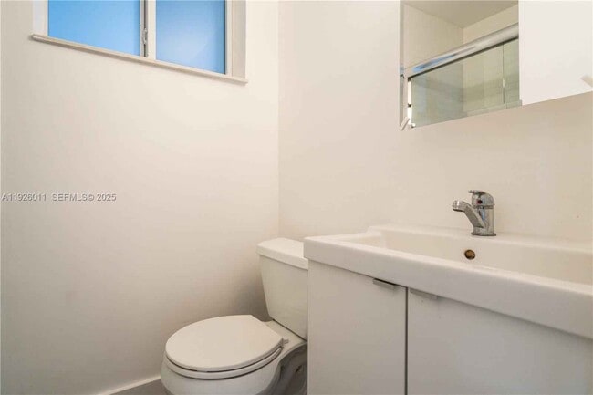 Photo - 1750 S Treasure Dr Apartment