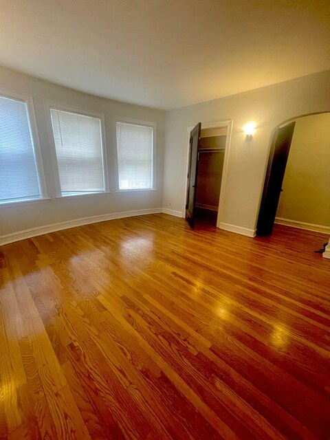 Building Photo - 4858 N Hermitage Ave