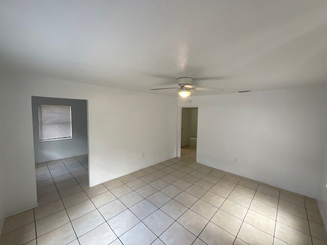 Foto del edificio - 1810 Hammock St