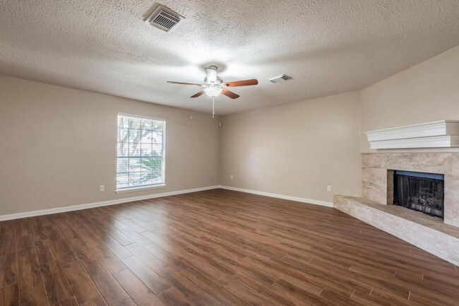 Foto del edificio - 1007 Cascade Creek Dr