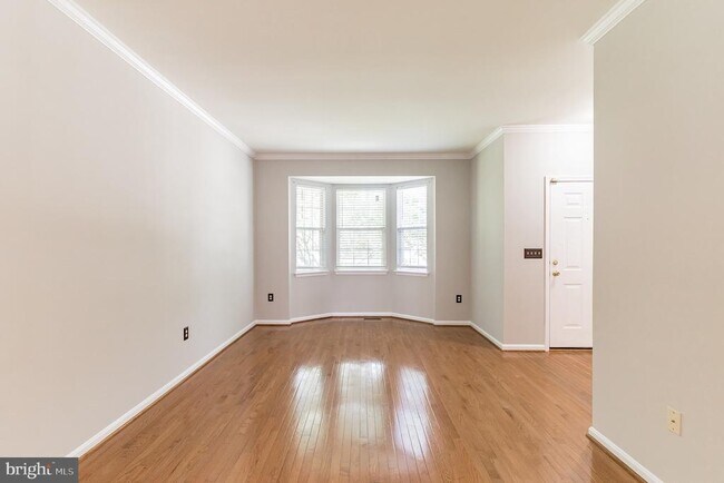 Foto del edificio - 17 Sharon Ln