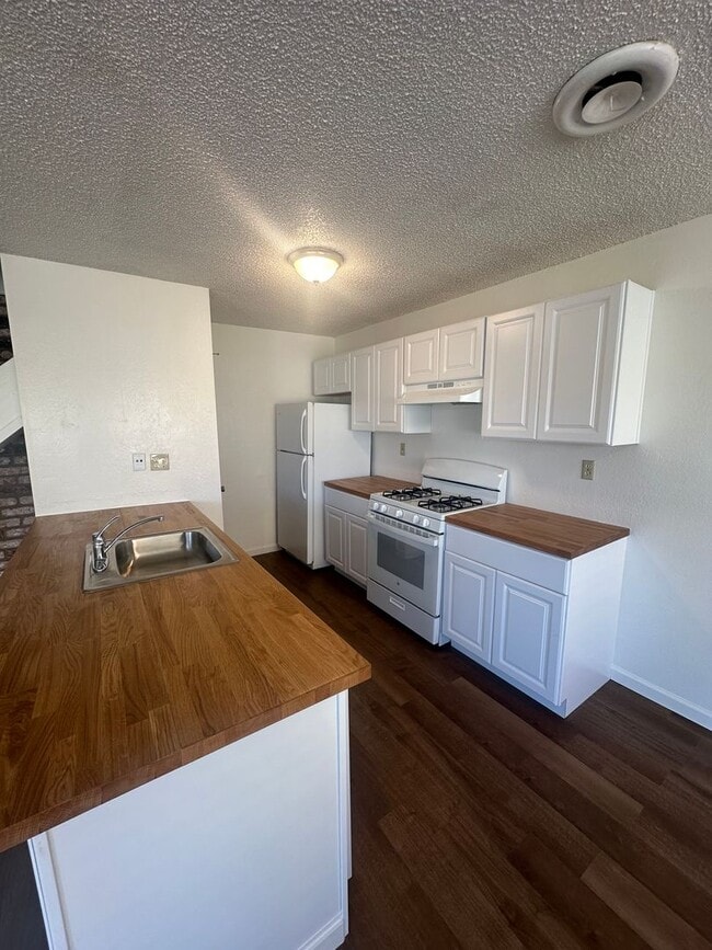 Building Photo - Zanetta Dr. (3057)