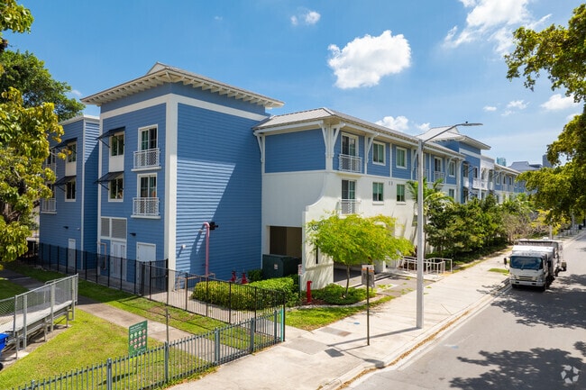 Building Photo - Father Marquess-Barry Apartments