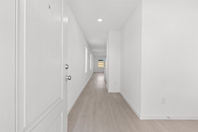 Building Photo - 28714 Bottom Grass Trl