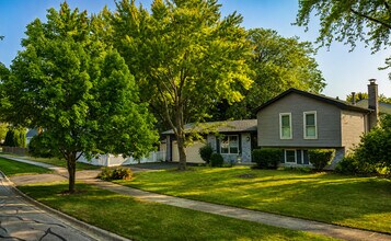 Building Photo - 4 N Birchwood Dr