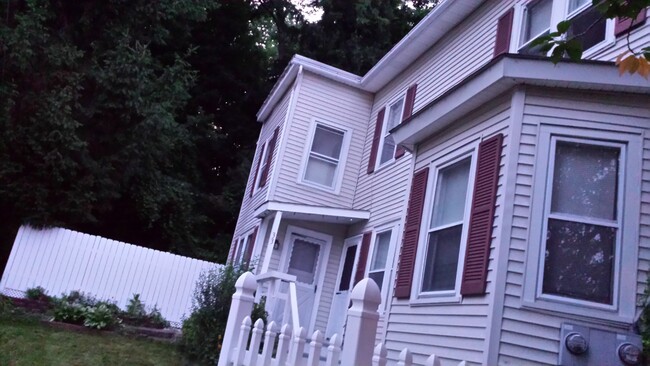 Building Photo - 33 Fairview Ave