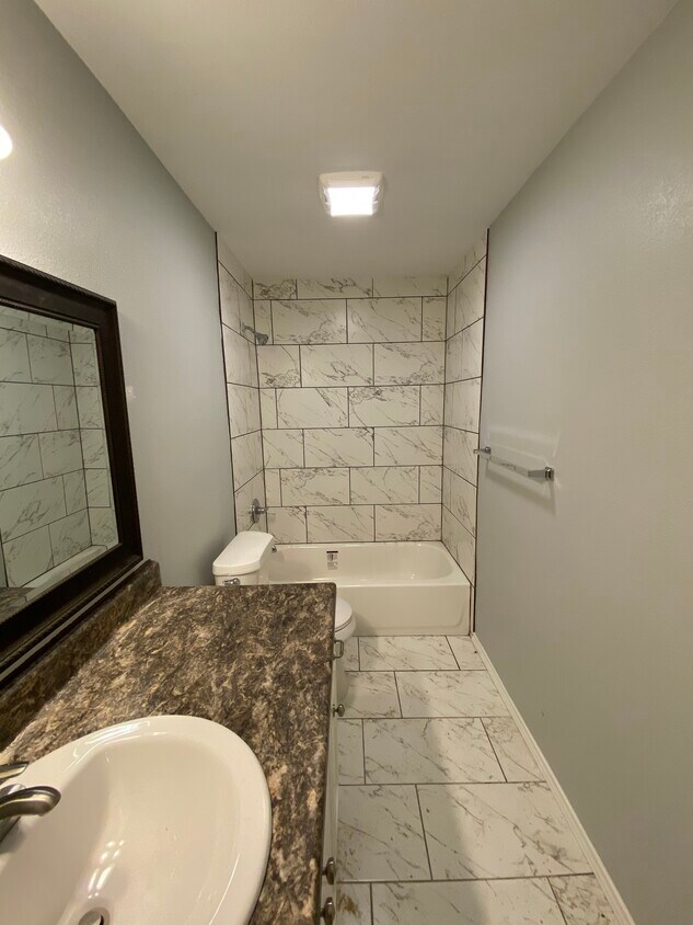 Foto principal - 122 Oak Hill Dr