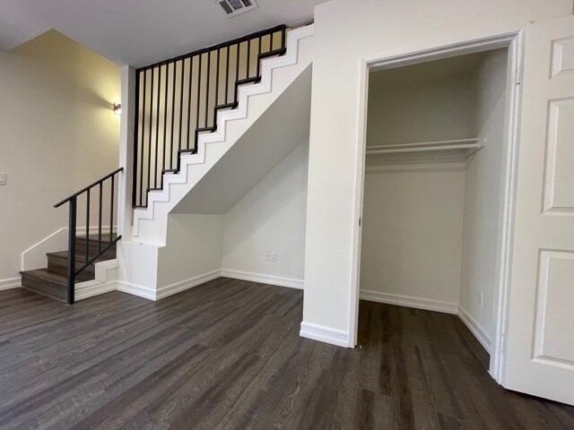 Foto del edificio - 17175 Chatsworth St