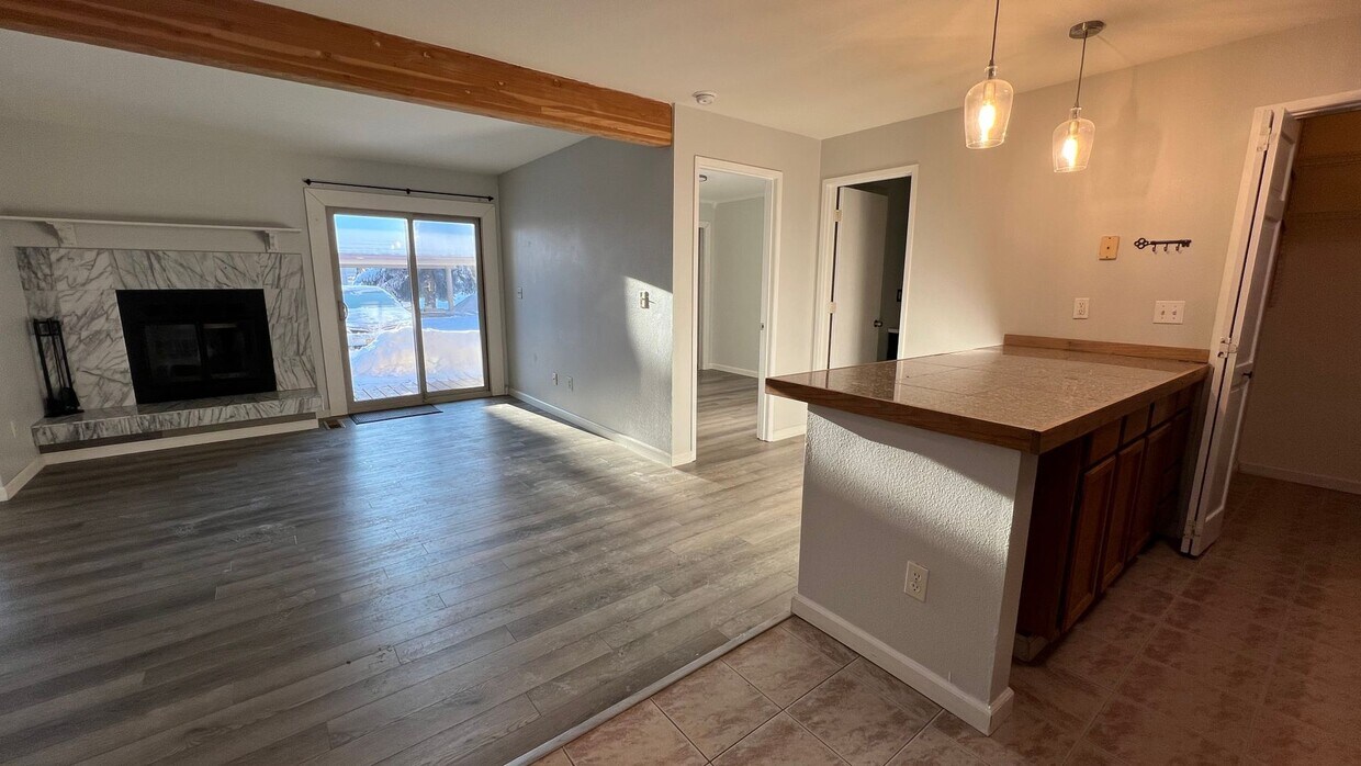 Primary Photo - 2 Bedroom Ground Floor Condo in Independen...