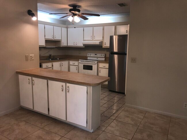 Building Photo - 3526 La Palmas Ct