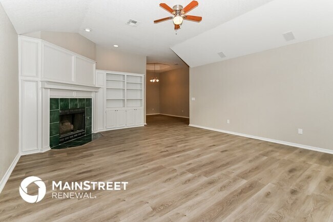 Foto del edificio - 11613 Wallace Ave