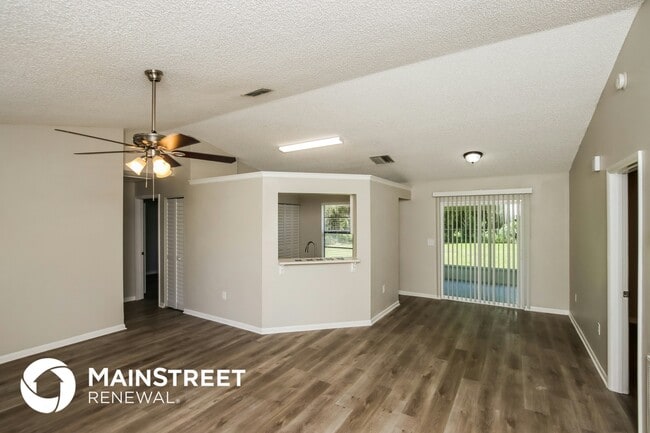 Building Photo - 410 La Coco St SW