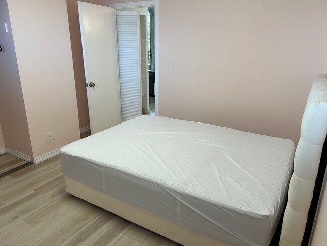 Dormitorio 2 - 2121 Ala Wai Blvd