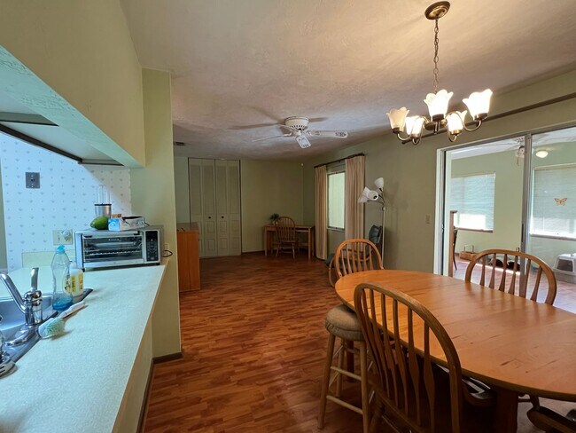 Building Photo - Spacious 2 Bedroom 2 Bath w/Attached 1 Car Garage in Plymouth Place Community