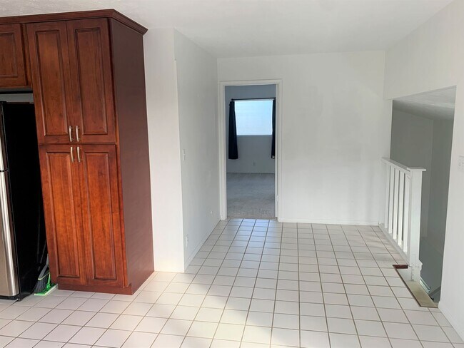 Building Photo - Spacious, Renovated 1 bedroom unit in Ench...