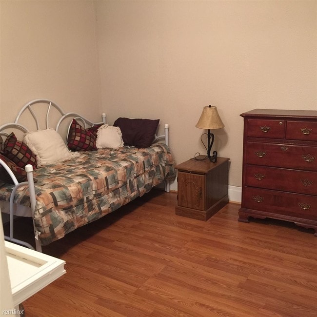 Building Photo - 512 E Chestnut St