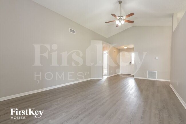 Building Photo - 312 River Chase Dr