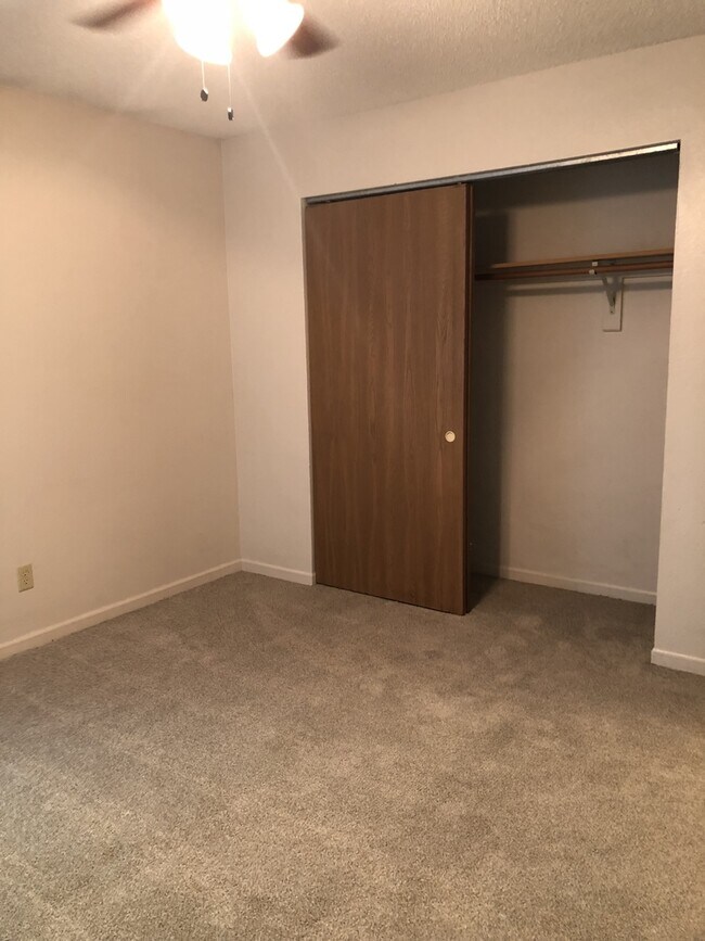 MacKenzie Place Apartments in Lawrence, KS