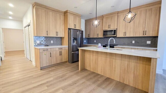 Building Photo - 4.0 bedroom in Chestermere Alberta T1X 2S8