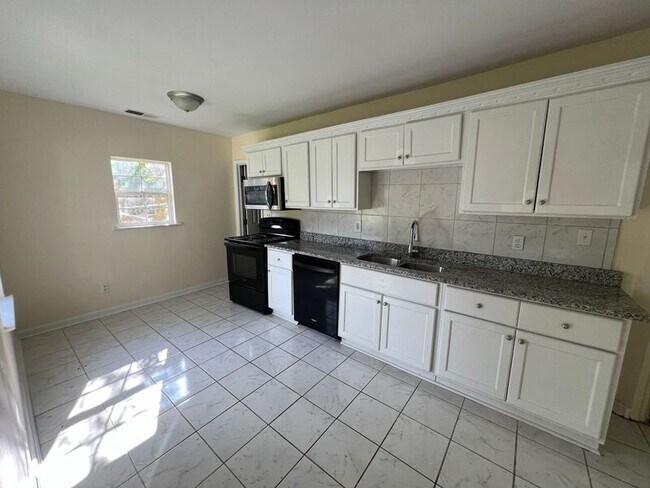 Foto del edificio - 530 Selma Rd