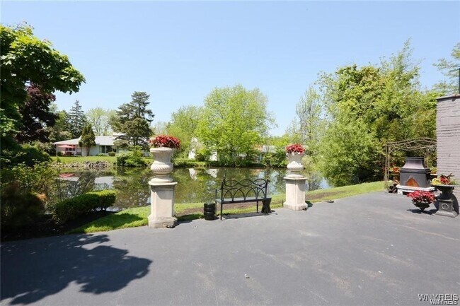 Foto del edificio - 72 N Long St