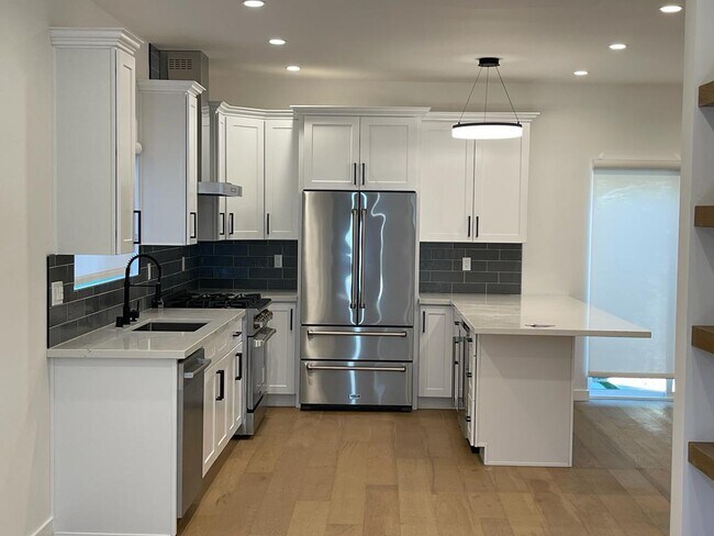 Building Photo - 8104 Paso Robles Ave