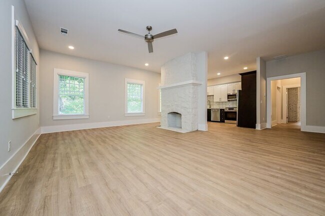 Building Photo - 616 Linwood Ave NE