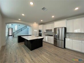 Building Photo - 1032 Easy Gruene