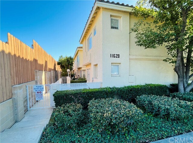 Foto principal - 11628 Valley View Ave