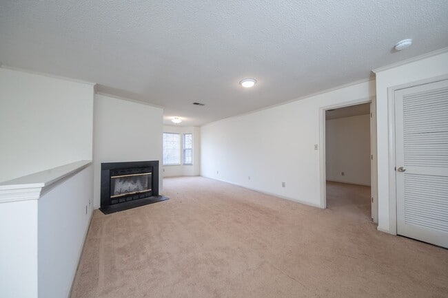 Photo - Prime Location! Apartment