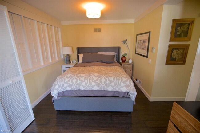 Building Photo - 1 br, 1 bath Condo - 151 Clifford Terrace