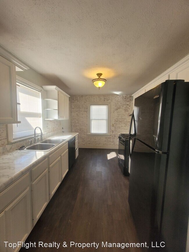 Building Photo - 4 br, 2 bath House - 411 W. 15th Street