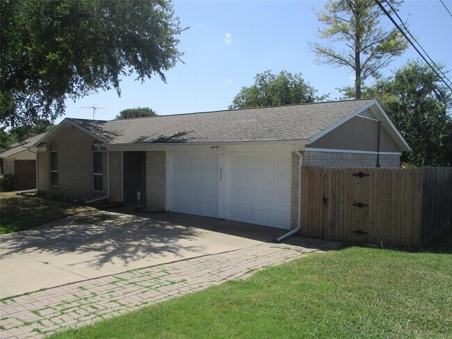 Building Photo - 6258 Whispering Ln