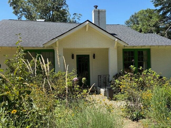 Building Photo - 211 Keese St