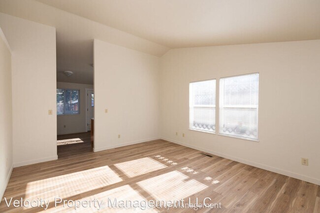 Foto del edificio - 3 br, 2 bath House - 550 NE Norton Ave.