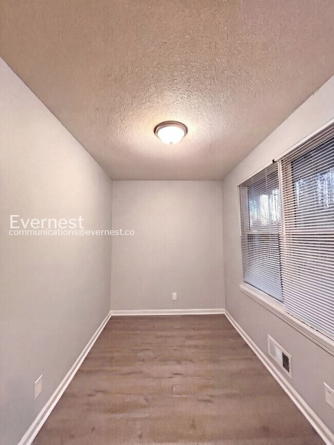 Foto del edificio - 4365 Stonewall Tell Rd