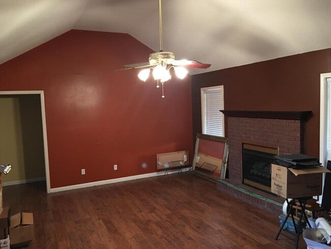 Building Photo - 1027 CR 224
